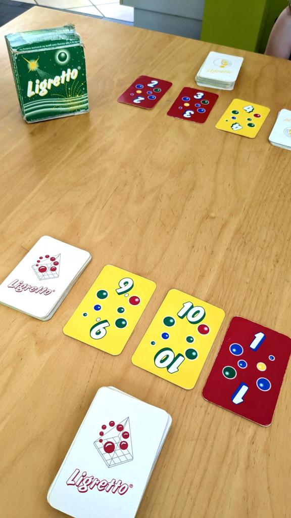 Mon avis sur Ligretto, le jeu de cartes super frénétique dès 7/8 ans – Le  blog et les jeux d'une Maman Loutre